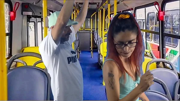 Jovem estudante encoxada e fodida no ônibus em público!