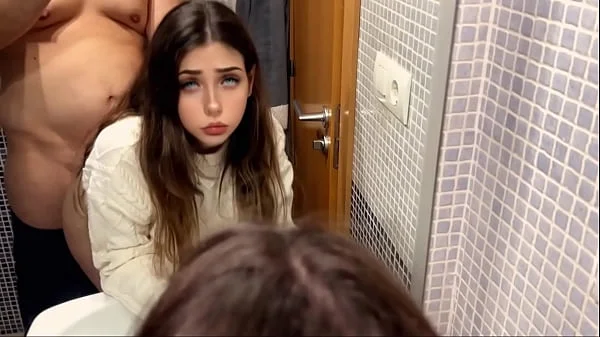 sexo duro con mi jefe en el baño, queda todo grabado