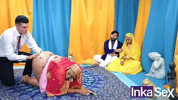 Chudai - Madrastra India tetona se folla al novio de su Hijastra y le dejan el coño lleno de leche.