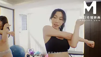 ModelMedia Asia - Seductive poses in tight pants to tempt you into sex