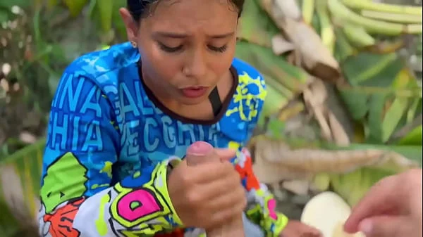 campesina inocente es follada a cambio de unas gallinas