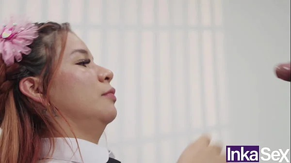 Mi joven hermanastra llega de la escuela y el viejo morboso nos enseña a follar.