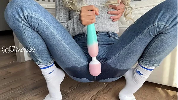 Stepmom cum squirt in Tight wet leggings