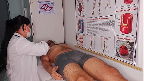 Ereção na frente da enfermeira