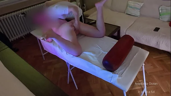 The masseur was pestering me. Real massage session ended with orgasm.