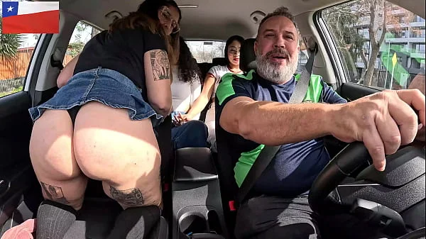 A modelo Infinitha pegou uma carona em Santiago do Chile mamou nas ruas da cidade