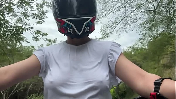 Recogí a Mi Cliente Favorito De DIDI Sin Sostén y Toco Mis Grandes Tetas Nuevamente