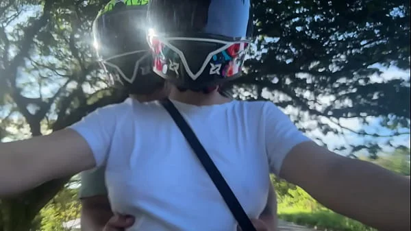 Recogí Un Cliente De DIDI Sin Sostén y Se Dio Cuenta De Mis Grandes Tetas