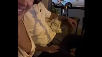 Saí com um gatinho sem o corno em um barzinho na minha cidade, aprontamos no bar, fizemos um dogging safado depois levei-o pra minha casa | COMPLETO NO RED