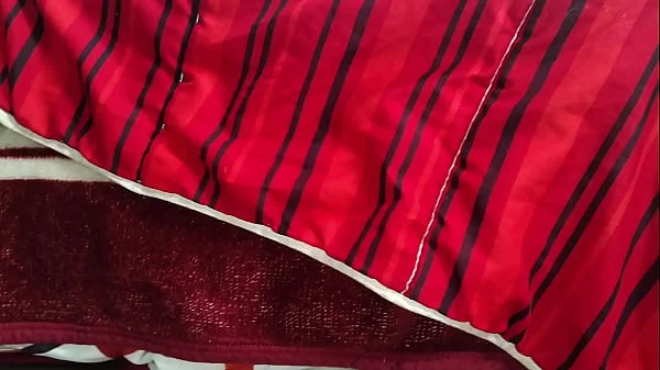 Madrasta loira peituda fode com enteado , enquanto seu marido se faz de cego na mesma cama , O pai fica excitado de ver seu filho fazendo sexo