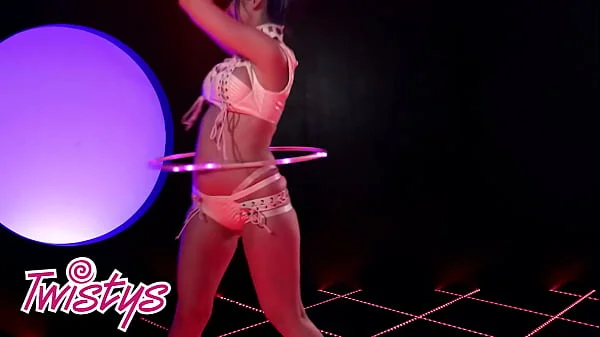 TWISTYS - All Eyes On Jewelz Blu: A Dazzling Display Of Curves, Kinks, And Unforgettable Orgasms