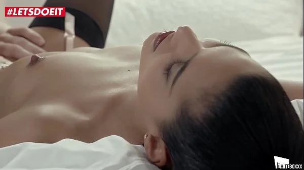 LETSDOEIT - Apolonia Lapiedra Squirts for the First Time (Lucky Lutro)