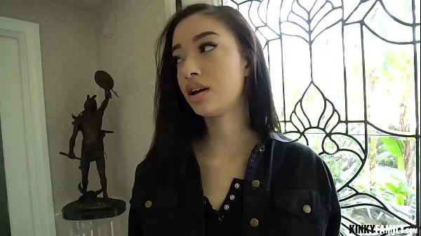 Kinky Family - Fucking stepsis Scarlett Bloom before a party