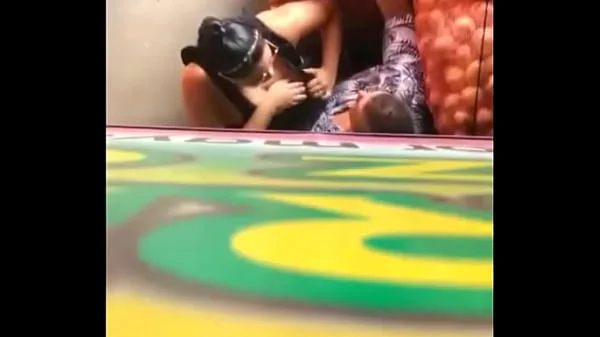 Esse homem foi flagrado sendo a. por essas mulheres no Ceará, reparem oq elas fazem com esse pobre coitado. Isso não pode ficar assim!