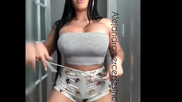 Puta Alejandra bailando - Mira su video porno aquí -
