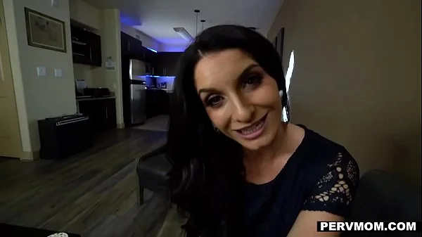 PervMom - Big Titty MILF (Silvia Saige) Seduces Stepson