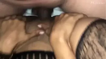 Dominicana singando con el amigo de su marido