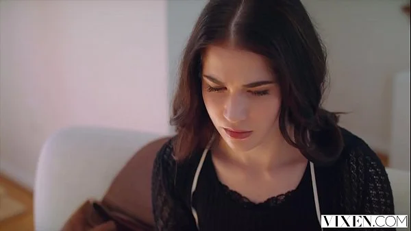 VIXEN Jade Nile Gets Help From Her Roommate To Open Her Boyfriends Eyes