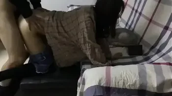 骚货女友在沙发上求我操她叫声淫荡露脸