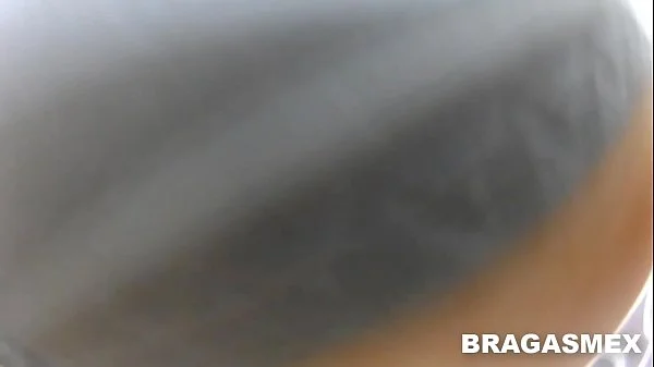 mi madrastra me dijo que la llevara a un  motel para bañarse e ir con unas amigas, pero ella realmente quería cojer