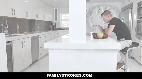 FamilyStrokes - Hot Body Stepsis (Paige Owens) Seduces StepBrother Cock