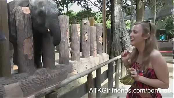 Pornstar having sex in her Malaysia vacation