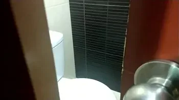 La cuñada de vacaciones viene b. al hotel después de la fiesta (1)