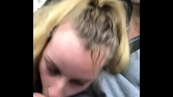 Sucking an amazing cock in the car !