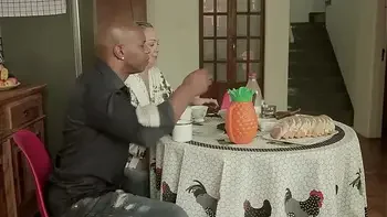 A GRANDE FAMÍLIA DA PUTARIA - O MARIDO É CORNO, A MÃE TALARICA A FILHA, E A EMPREGADA FODE TODO MUNDO | EMME WHITE, ALESSANDRA MAIA, AGATHA LUDOVINO, CAPOEIRA.