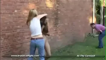 HINDOESTAANSE ALICIA IN EEN CATFIGHT