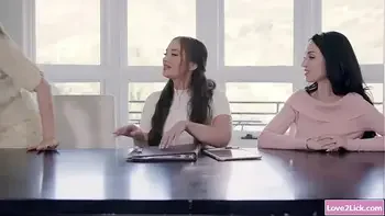 2 lesbian lick wedding planners pussy