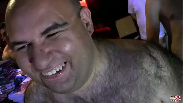 Cualquiera puede venir a correrse en las enormes tetas a Shione