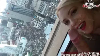 Junge deutsche amateur blondine mit kleinen titten trifft sich mit user zum Porno