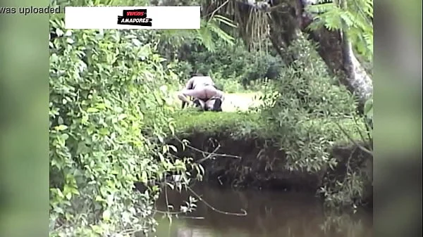 Casal da zona rural é flagrado fazendo sexo no mato