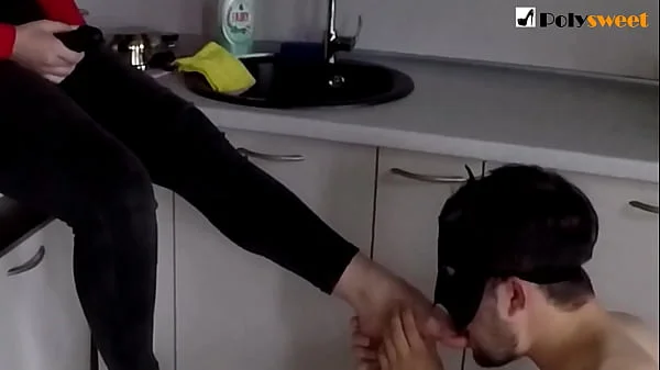 Не снимал пояс верности неделю. Сделал футфетиш своей госпоже, а так же дал трахнуть свою попку.