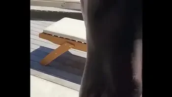 Petite jeune fille se fait défoncer la rondelle par un grosse bite noir- partie 1