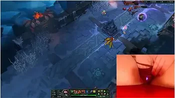 My New Toy Makes Me Cum Multiple Times While Playing League Of Legends #12 Luna With Gamer Girl