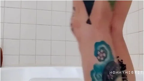 Mommymisfit Shaving & Bathing In A Thunderstorm