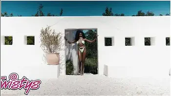 Stunning Babe Nicole Kitt Moans While Rubbing Her Sweet Pussy Outdoors