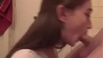 Essa vadia adora engolir um pau duro