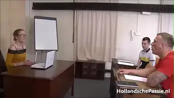 Lerares engels krijgt 2 harde pikken