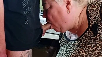 Stepmom Swallows My Cum Instead of Coffee - Zona901 Deep Throat Blowjob