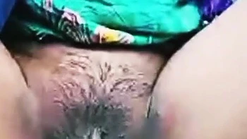 Desi Girlfriend Showing Hot Young Pussy