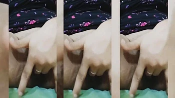 Meri Phudi Bhi Dekh Lo Please Me Bohat Gareeb Hun