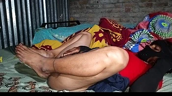 Gaon Ki Bhabhi Raat Ko Ghar Lakar Dragon Condom Lagakar Chudai Ki