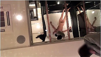 顔面放尿m男に大量おしっこ調教するキャル女子生　ふっかけ飲尿合法 Legal