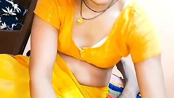 Desi Bhabhi Janvibhabhii Foot Massage Turns Into Hot Sex With Husband - Amateur Homemade Creampie