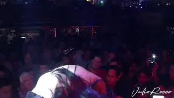 Las hermanas Ortega follando un pollón en público