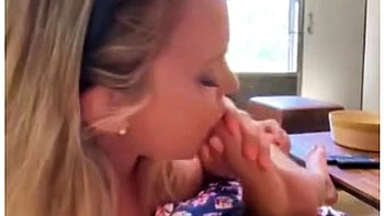 Blowjob Behind A Scene With Tiffany Leiddi