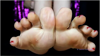 Sweat Small Feet Goddess Worship Sweet Lucifer Italiana Mistress Red Toenail Polish Femdom